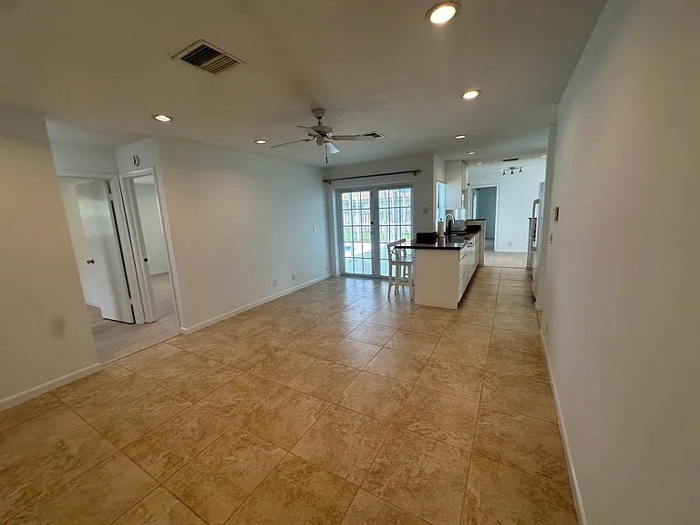 11261 NW 42nd St — Photo 15