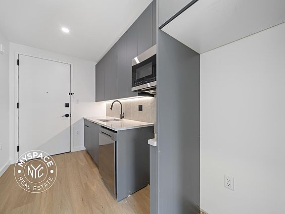2nd image of 931 Carroll St #210