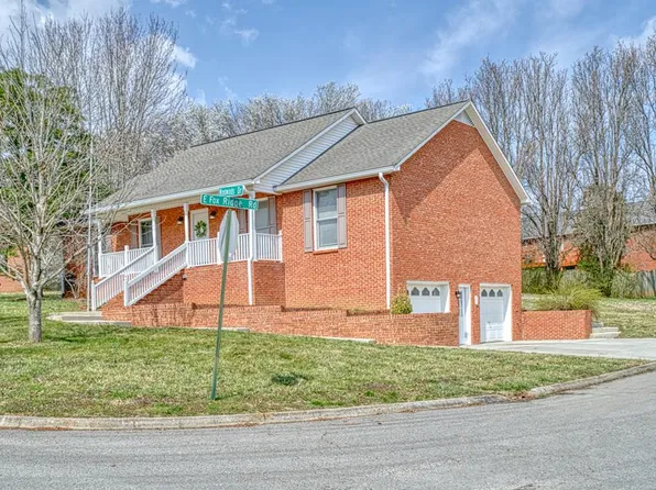 970 Woodwinds Dr, Cookeville, TN 38501