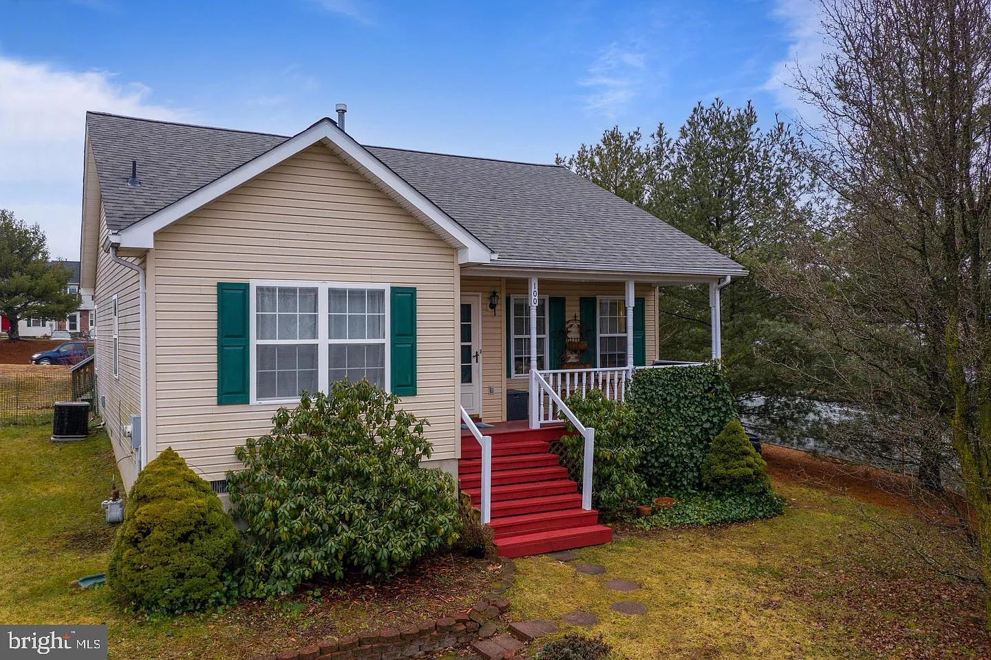 3 bed, 2.0 bath, 1108 sqft, $2,095 — Photo 1