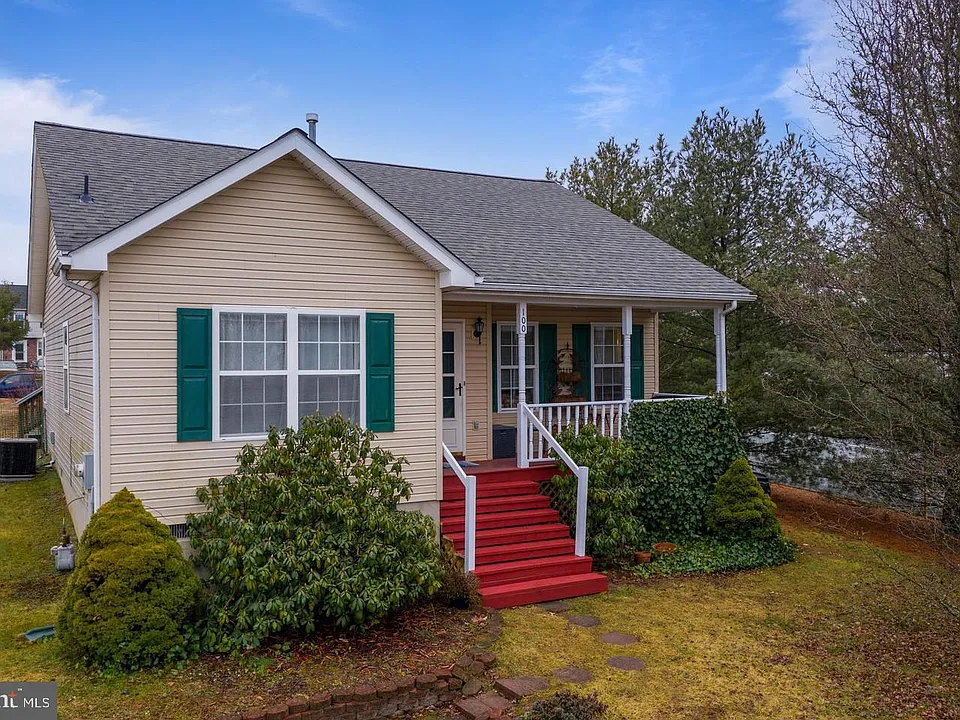 100 Deer Hill Ct