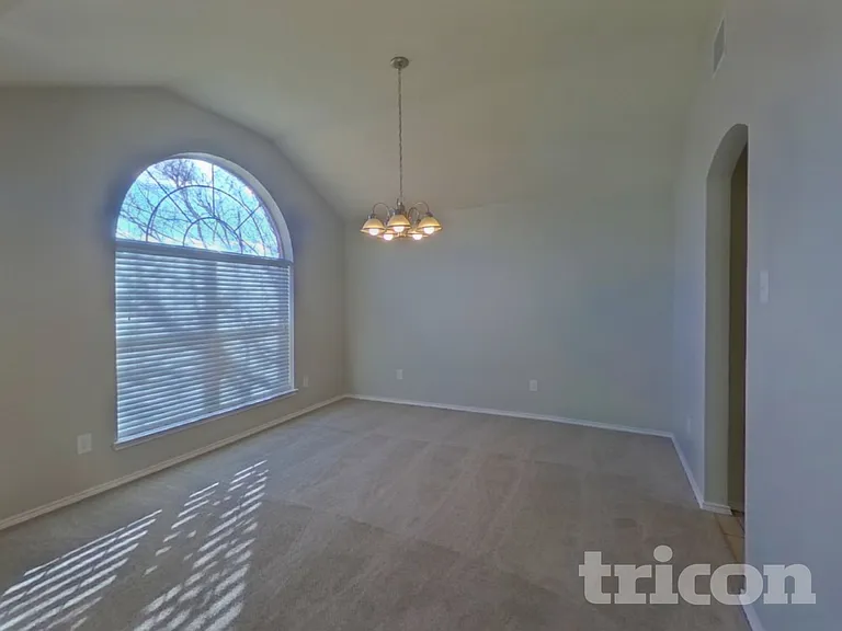 10712 Braemoor Dr — Photo 3