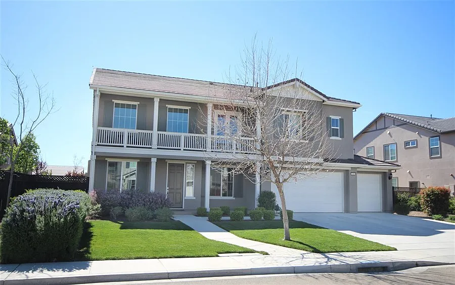 411 Shannon Way photo 1