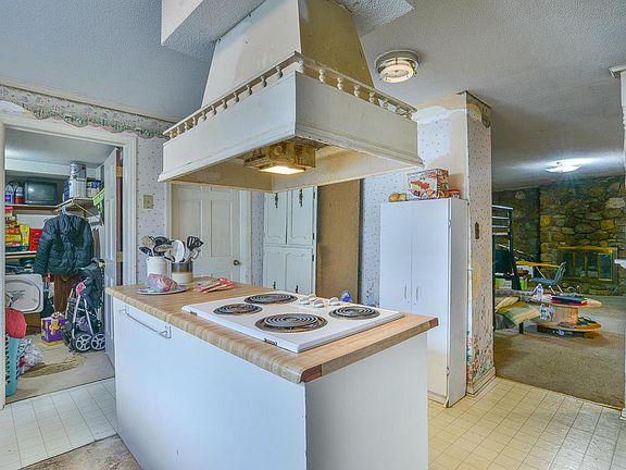 4th image of 621 McArthur Ave #621