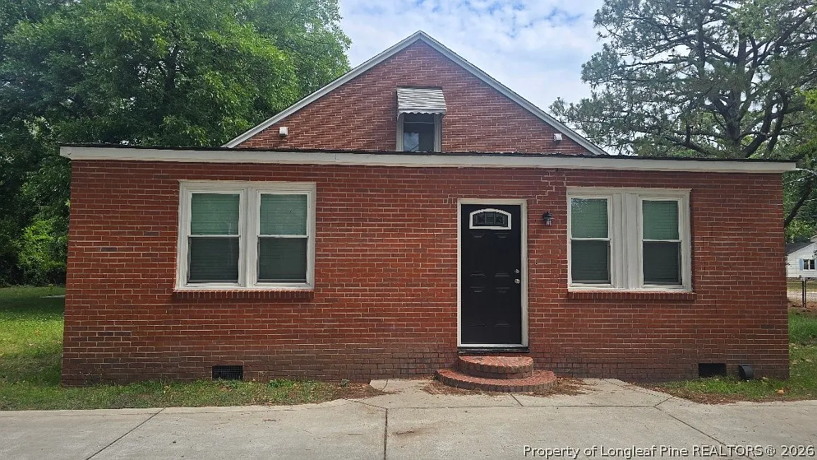 4 bed, 3.0 bath, 2432 sqft, $3,000 — Photo 2