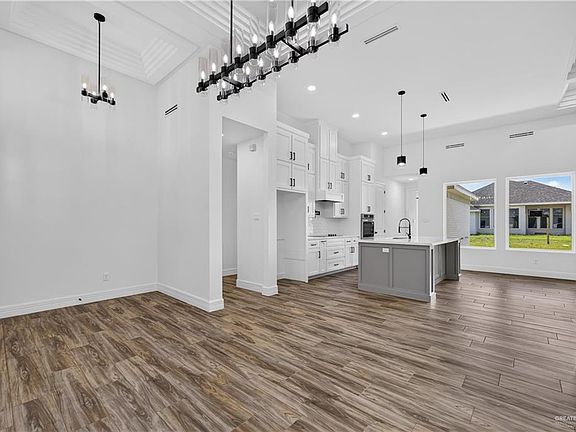 5th image of 520 Demi St
