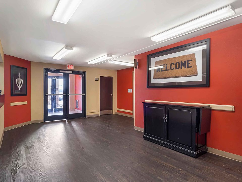 Lobby and Guest Check-in