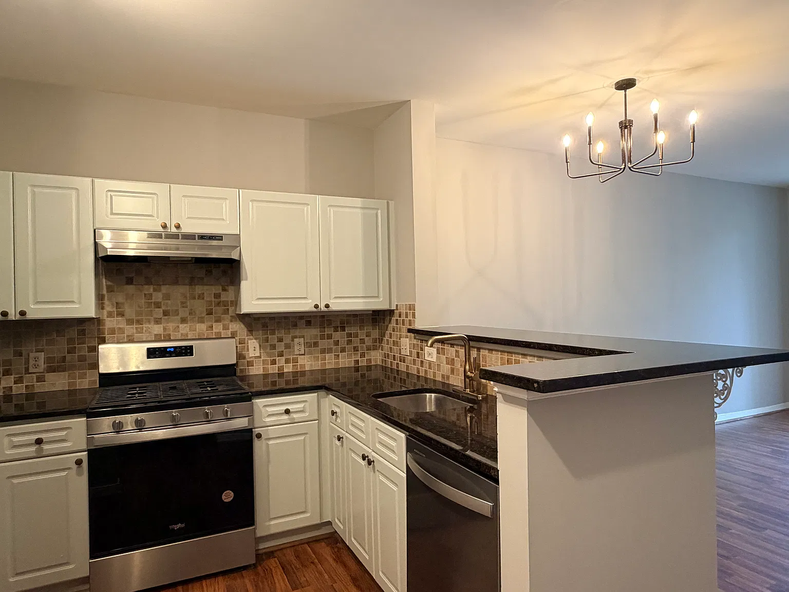 2 bed, 848 sqft, $2,599 — Photo 2