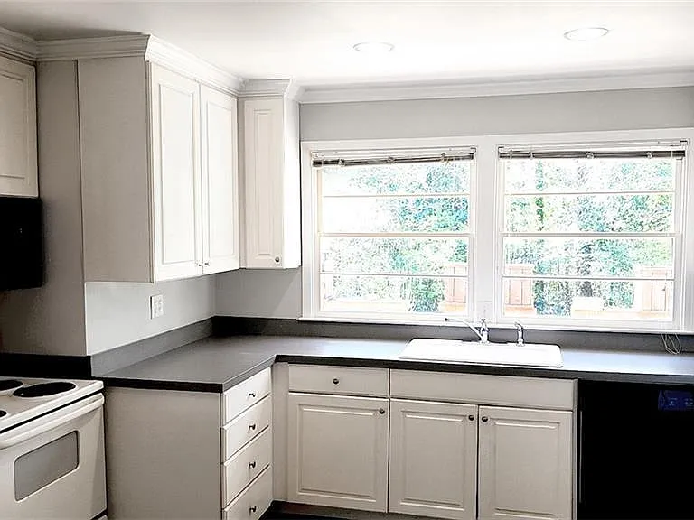 3022 Templewood Dr NE — Photo 5