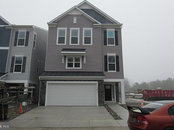4th image of 21513 Helm St #10