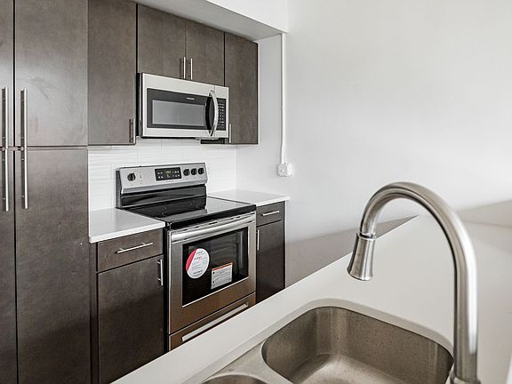 5th image of 1711 E Main St #5201