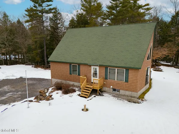6 Stone Place Road, Diamond Point, NY 12824