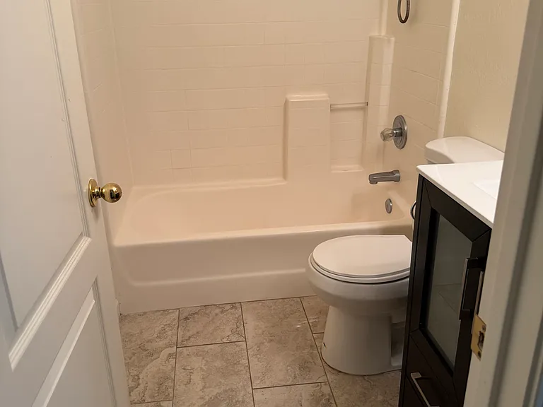 1727 E Pontiac Dr — Photo 26