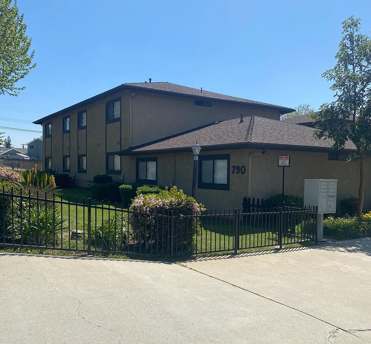 2 bed, 975 sqft, $2,700 — Photo 1