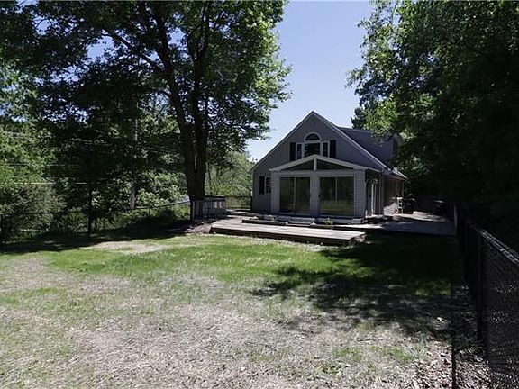 3rd image of 440 Pine Creek Rd