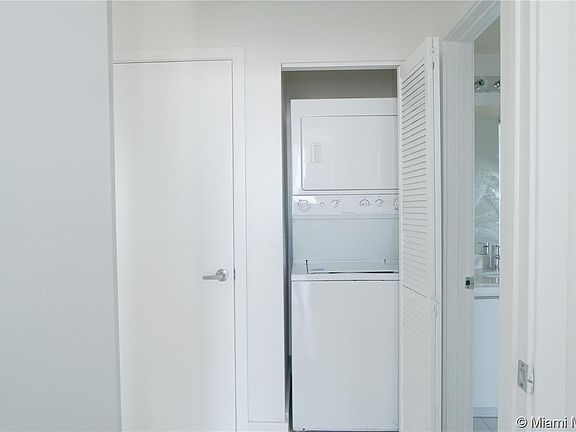 2nd image of 888 NE Biscayne Blvd #1712