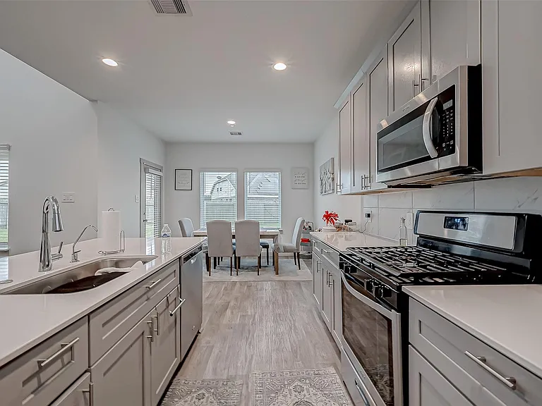6850 Amber Cliff Ln — Photo 17