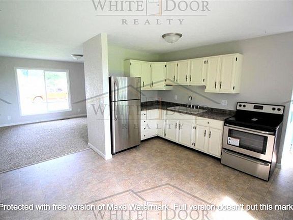 3rd image of 300 Vicksburg Ln