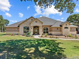 141 Copper Creek Dr, La Vernia, TX 78121