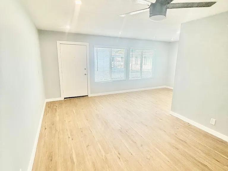 Howard & Lexington Apts — Photo 15