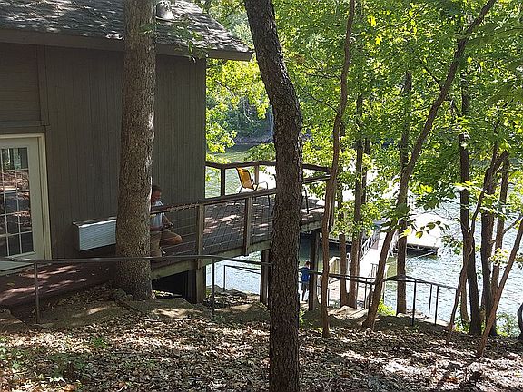 3rd image of 557 Walkers Cay Dr
