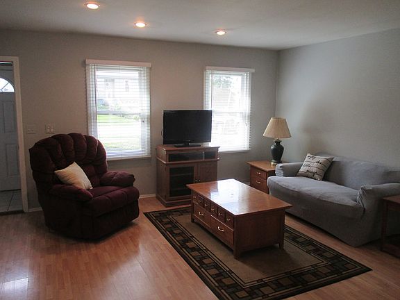 4th image of 739 Woodside Dr