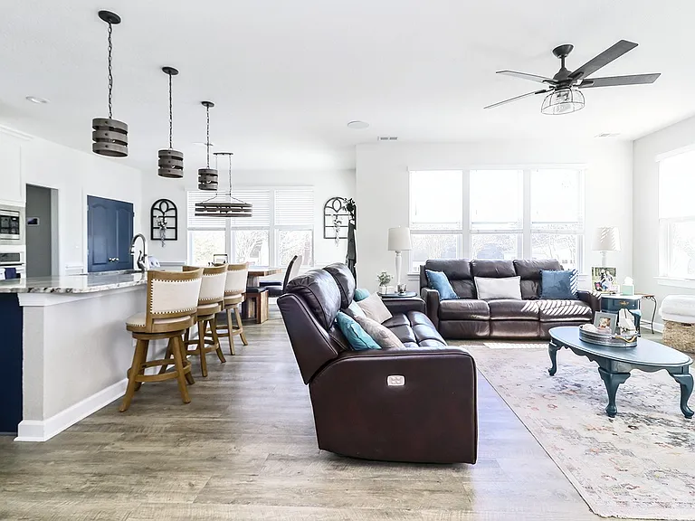 221 Wilson Dr — Photo 8