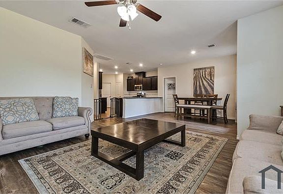 4th image of 2409 Opaline Dr
