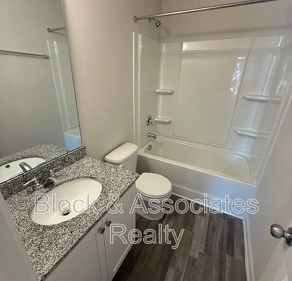 1492 Oriole Dr — Photo 10
