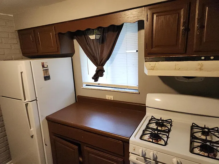 325 Palma St — Photo 3