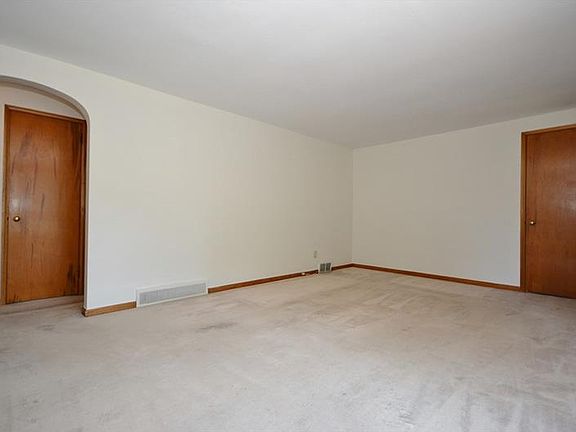 5th image of 170 Orchard Spring Rd