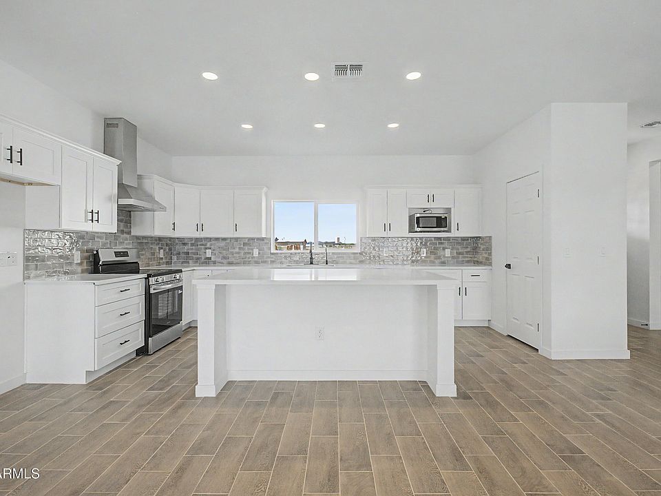 1st image of 36235 W HARRISON Street