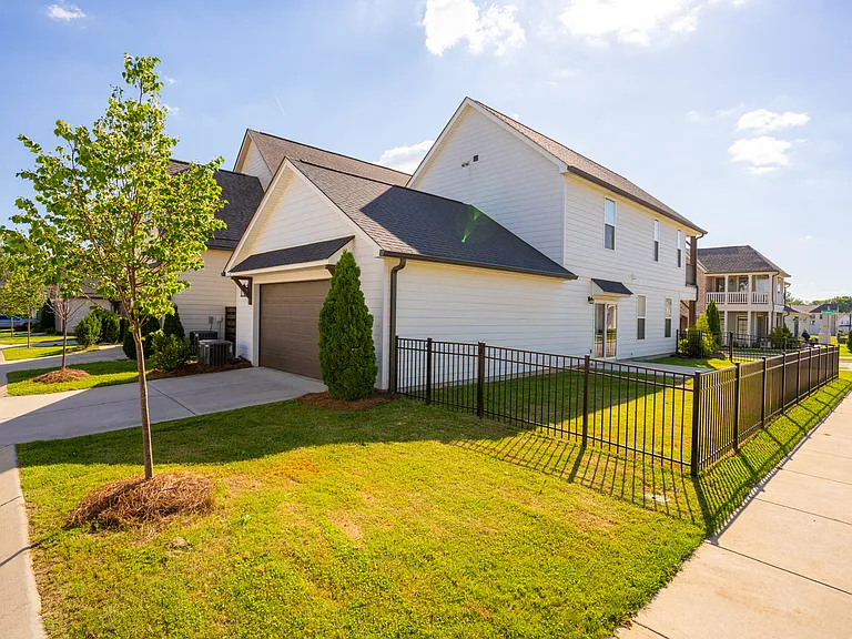 1550 Farmhouse Trl — Photo 4