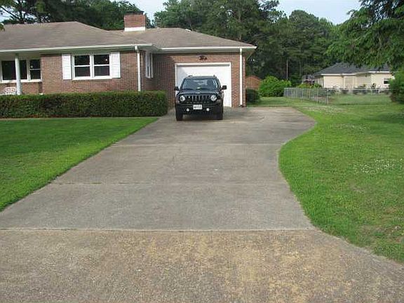 2nd image of 952 Lindsley Dr