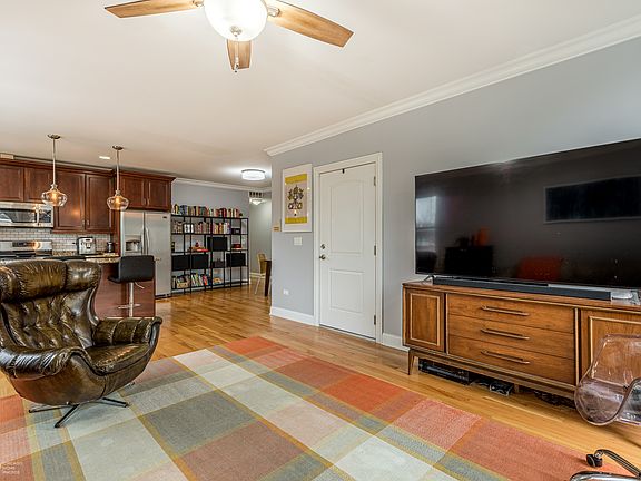 5th image of 3541 W Montrose Ave #3