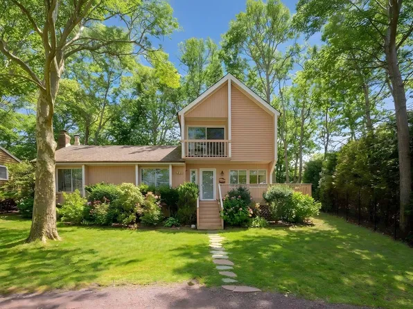 64 E Shore Rd, Southampton, NY 11968