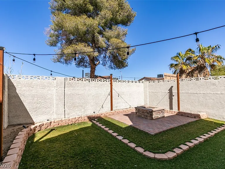 5046 Schumann Dr — Photo 37