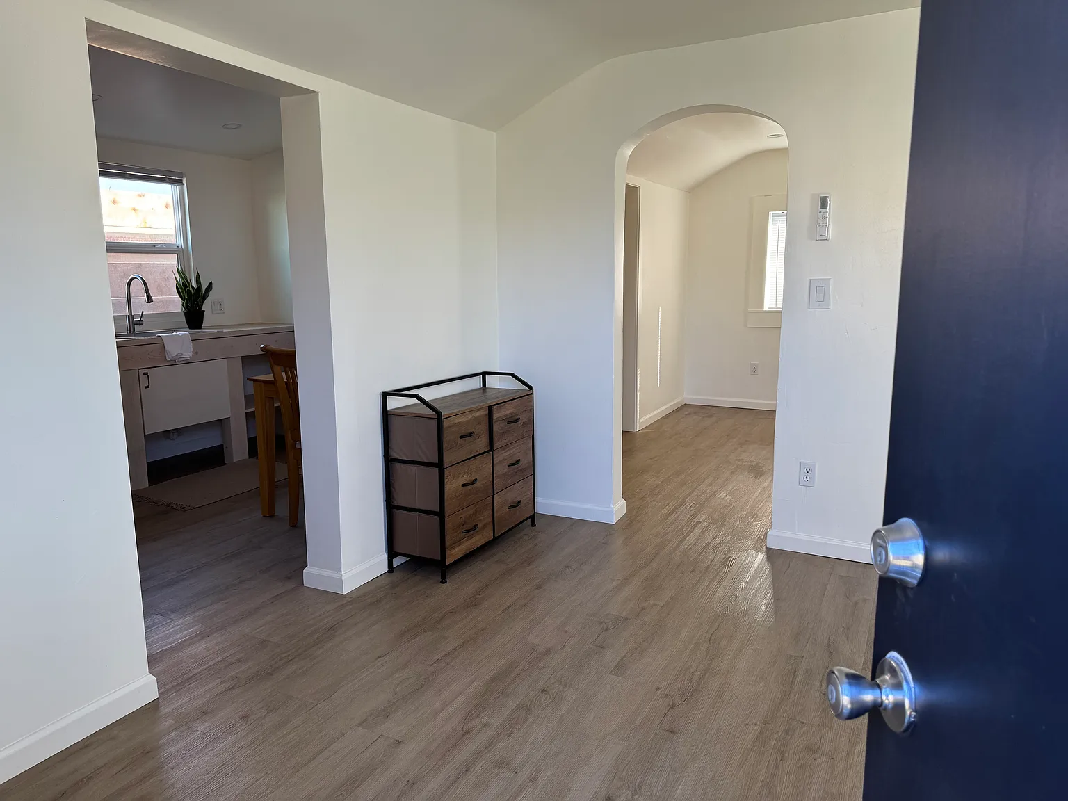 422 S Thor St — Photo 4