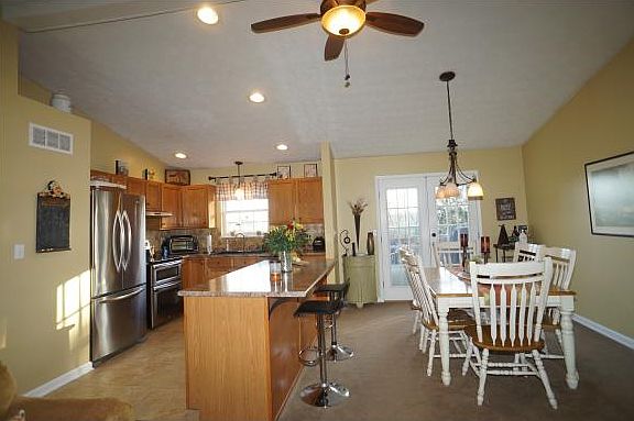 3rd image of 399 Pheasant Run Dr