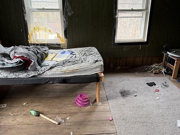 4th image of 576 E Shamokin St