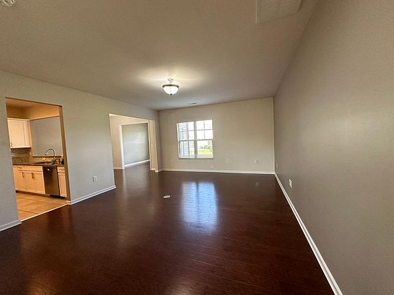 4th image of 219 Lynchwick Ln