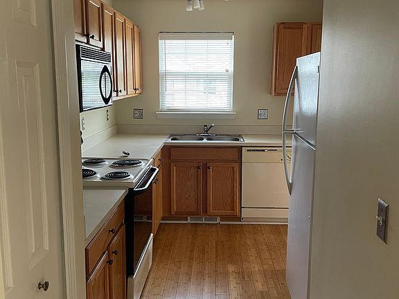 2nd image of 1906 Flagstone Cir