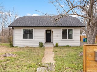 1106 Hackberry St, Taylor, TX 76574