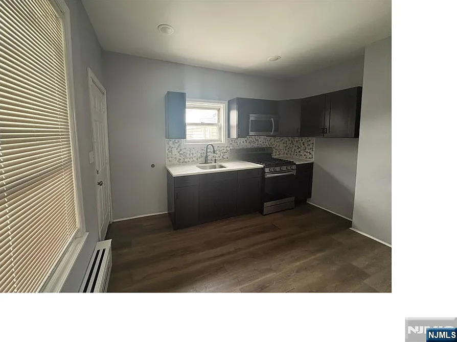 3 bed, 1.0 bath, $2,000 — Photo 3