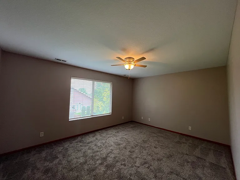 480 SE Waco Pl — Photo 18