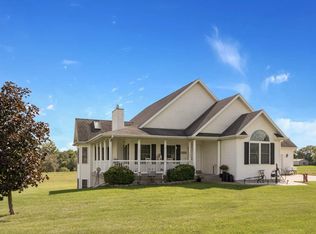 3005 Peaceful Dr, Riverside, IA 52327
