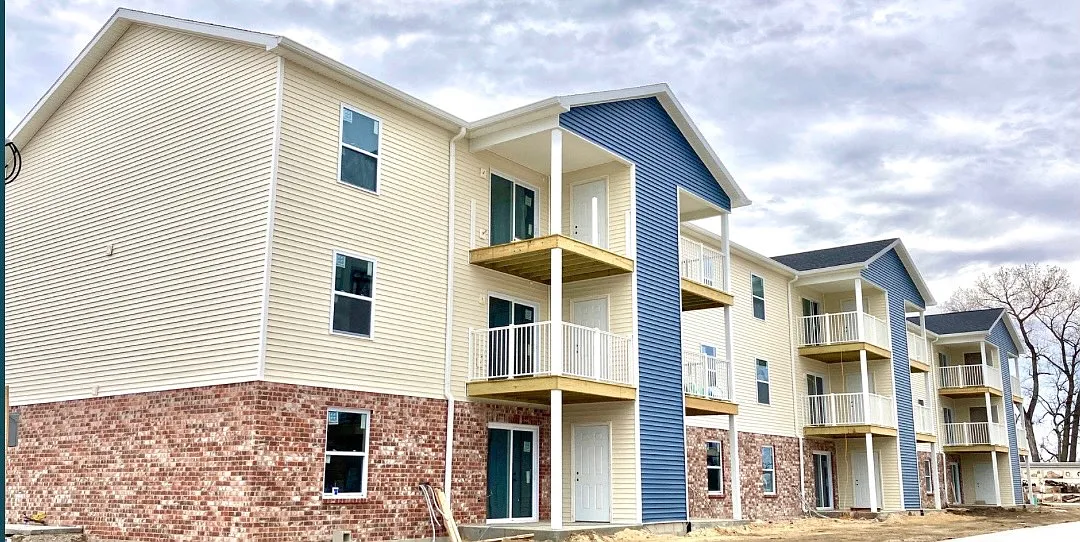 2 bed, 1.0 bath, $1,040 — Photo 2