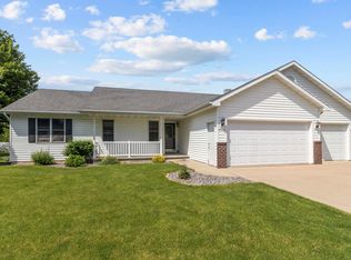 W2398 Hickory Park Dr, Appleton, WI 54915