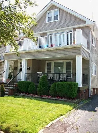 1656 Cordova Avenue — Photo 1