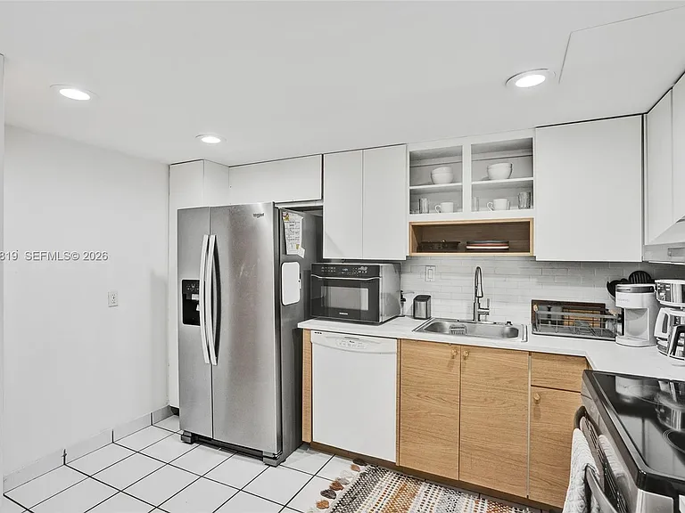 100 Bayview Dr #401 — Photo 7